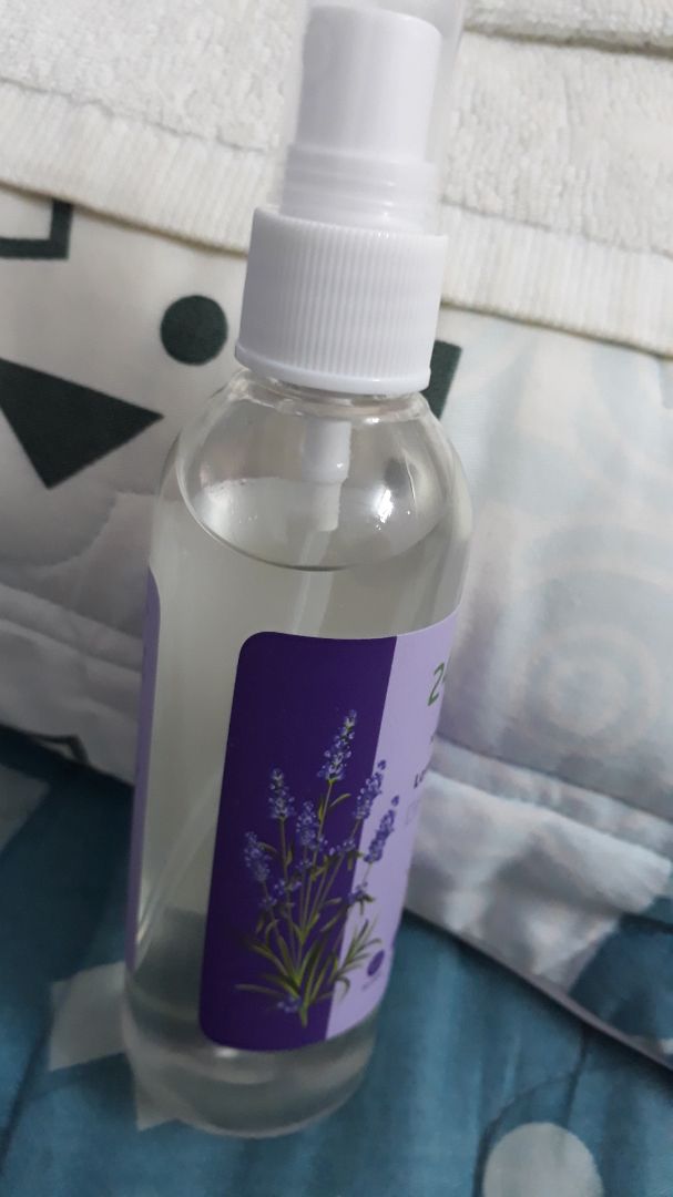 Mùi thơm dễ chịu, mình hay thích xịt vào gối trc khi ngủ, ngửi mùi thơm thư giãn dễ ngủ hơn, nhưng cũng xịt vừa thôi, xịt nhiều mùi sẽ nồng lắm. Sản phẩm tốt!