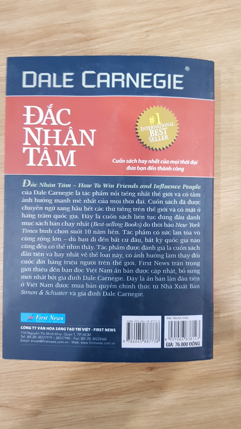 Đây là 1 cuốn sách ai cũng nên đọc. Nội dung sách là những nguyên lý căn bản nhất dạy về cách đối nhân xử thế. Đọc các ví dụ trong sách nhìn lại bản thân mình thấy được nhiều hành động mà bản thân cần phải sửa. Chất lượng giấy của sách lại hơi tệ.