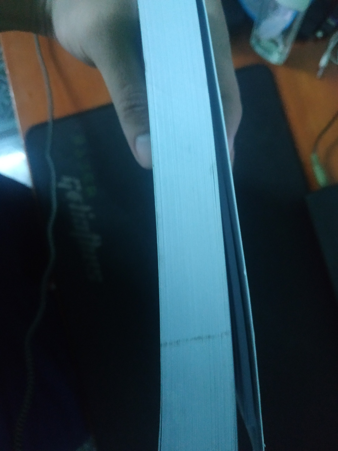 Sau 3 4 lần đổi trả nhưng họ toàn giao cho tôi sách rách , cũ dơ , nhìn như hàng tồn kho không bán được cho ai , nay dịp tết bận không có time mở ra lúc mở ra ôi mẹ ơi nó dơ và rách y chang 3 4 lần trước ai mua tiki thôi đừng mua cái sàn này nó đổi mới mà đổi mới như đạp vào mặt khách hàng vậy buôn bán như cái chợ không coi khách hàng ra gì qua sàn khác mua còn hay hơn