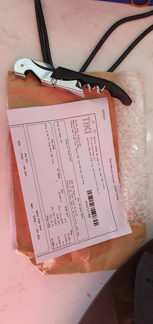 Sao trông xước tùm lum như đồ cũ vậy?