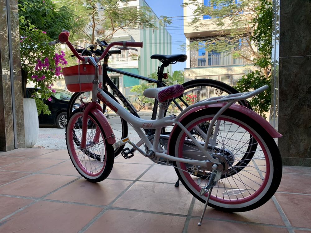 Hàng chuẩn, giao hàng sớm hơn hẹn, kịp dịp sinh nhật con gái. Chắc chắn, hoàn thiện tốt, dễ lắp ráp.