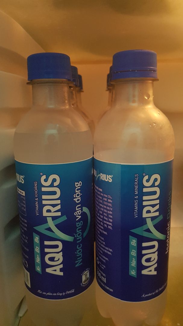 sản phẩm nguyên vẹn, date xa, phí ship rẻ. Được tặng 1 lốc nutri bé bé xinh xinh 6 chai × 180ml. (Gói hàng lớn nên giao hơi lâu), quấn hơi nhiều màng bọc (màng bọc này có lẽ chỉ có tác dụng chống xước k phải chống xóc) nếu được thì có cái màng bọc này là okie. Nói chung hài lòng!