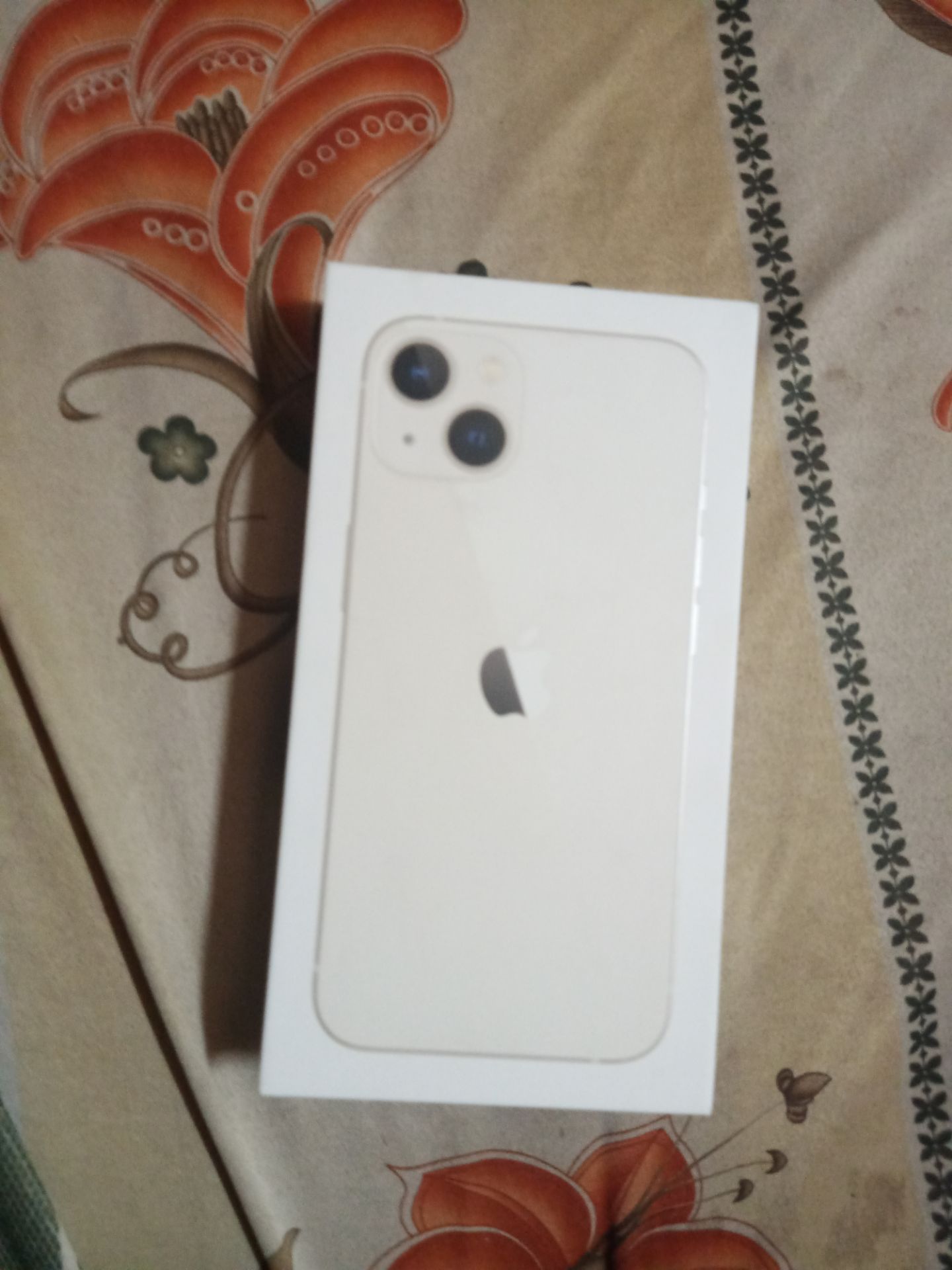 Đóng gói chắc chắn có bọc lớp giấy bìa ở ngoài và 1 lớp giấy bóng nilong ngoài hộp, sản phẩm mới đẹp giá rẻ hơn 1tr so với mua ở cells hoặc mấy chỗ khác, giao nhanh, bảo mật khi giao hàng khi gửi mã về cho khách hàng