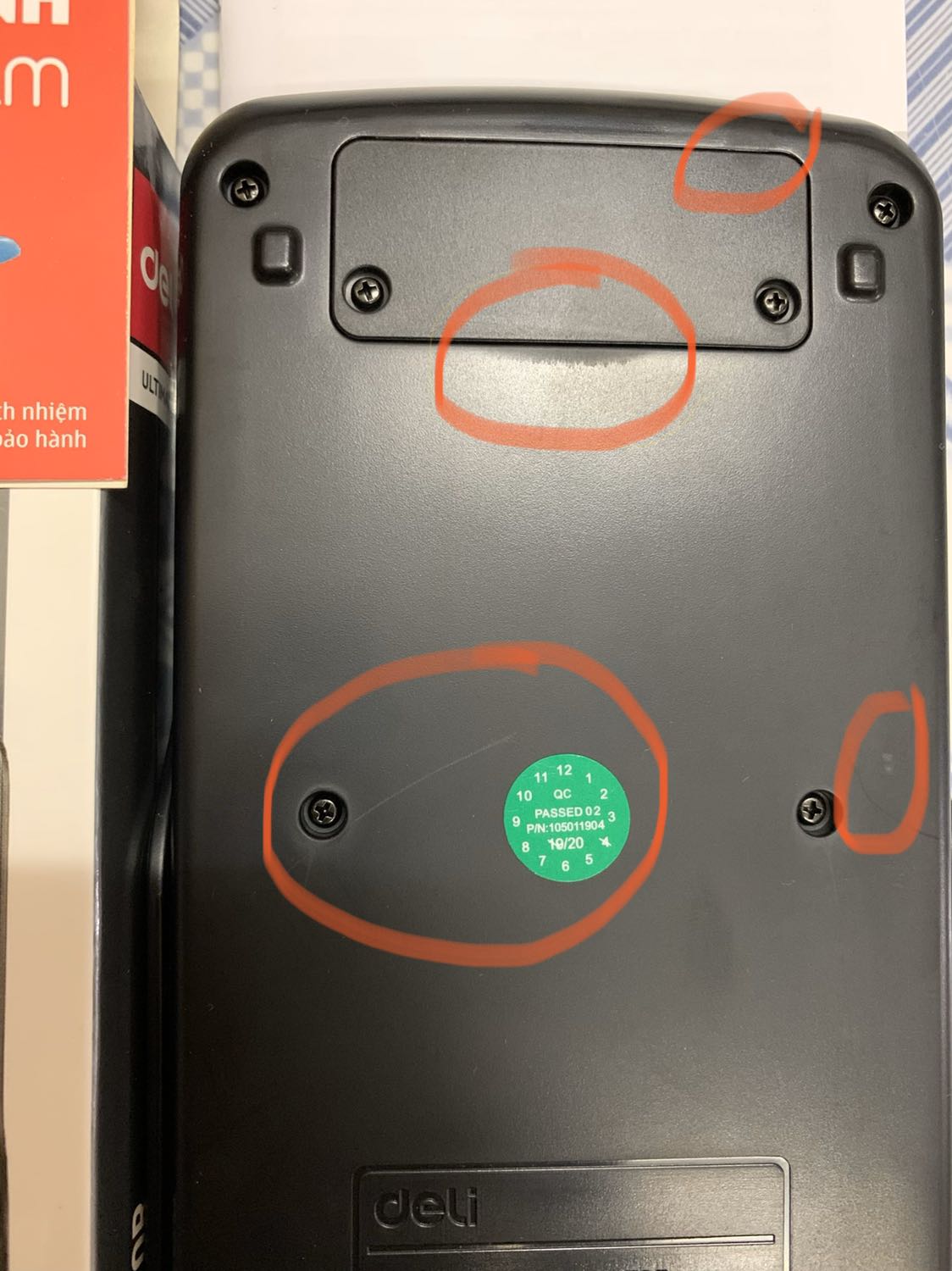 Tôi mới được giao máy tính này sáng nay (07/09/2020), lúc mới giao tôi xem sơ qua mặt trước đúng với model máy thì thấy OK. Đến tối, khi tôi mở máy ra và tìm hiểu cách sử dụng và nhìn kỹ phía sau máy thì thấy như máy cũ đã qua sử dụng ( tôi đã khoanh các chỗ trên hình). Mong Tiki đổi cái mới. Xin cảm ơn