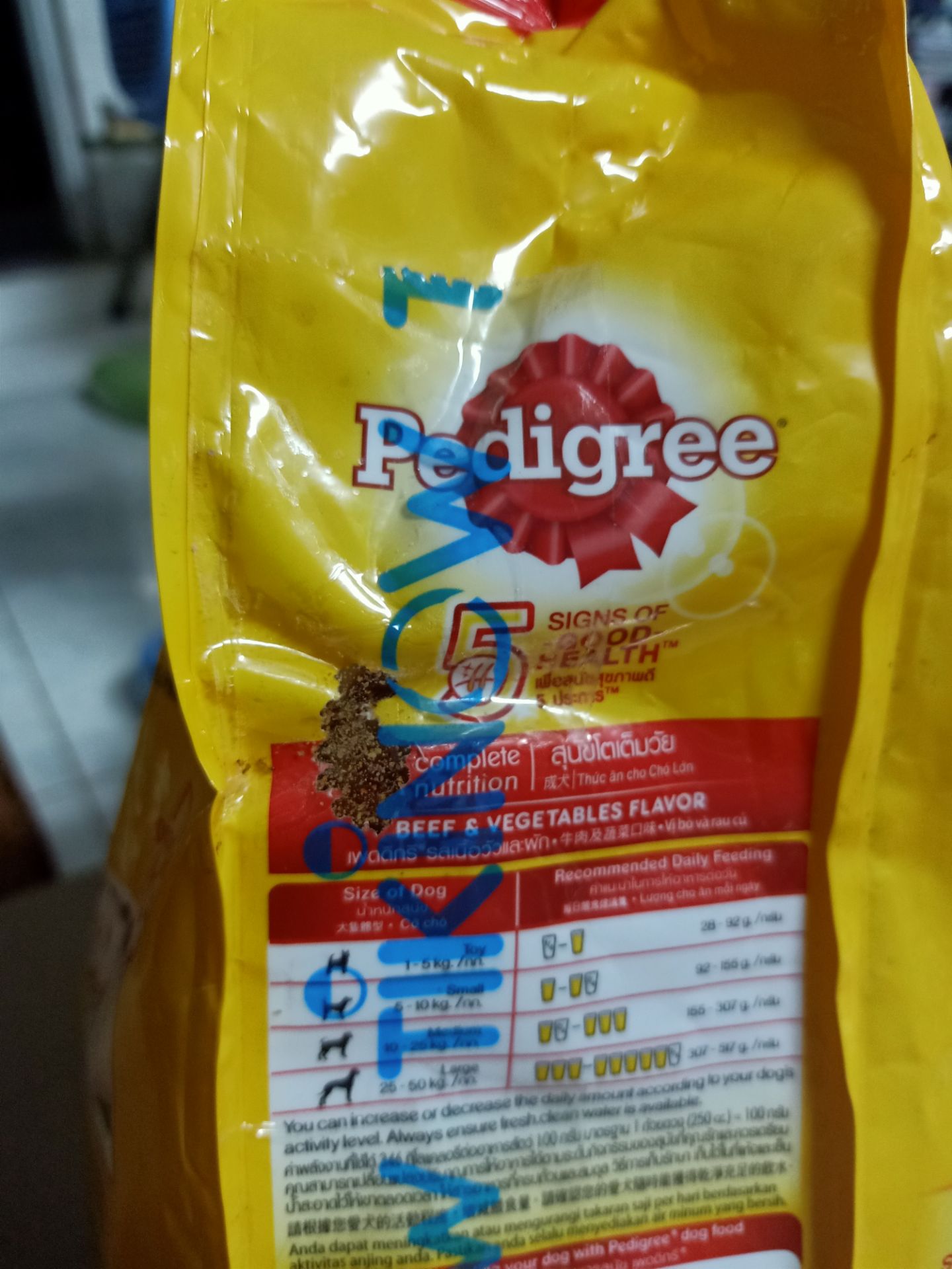 bao bị thủng một lỗ, có dán băng keo trong của tiki che lại, nhận được hàng lúc 3h để mấy tiếng thấy có kiến đi một hàng vào sản phẩm nên mới phát hiện vấn đề.