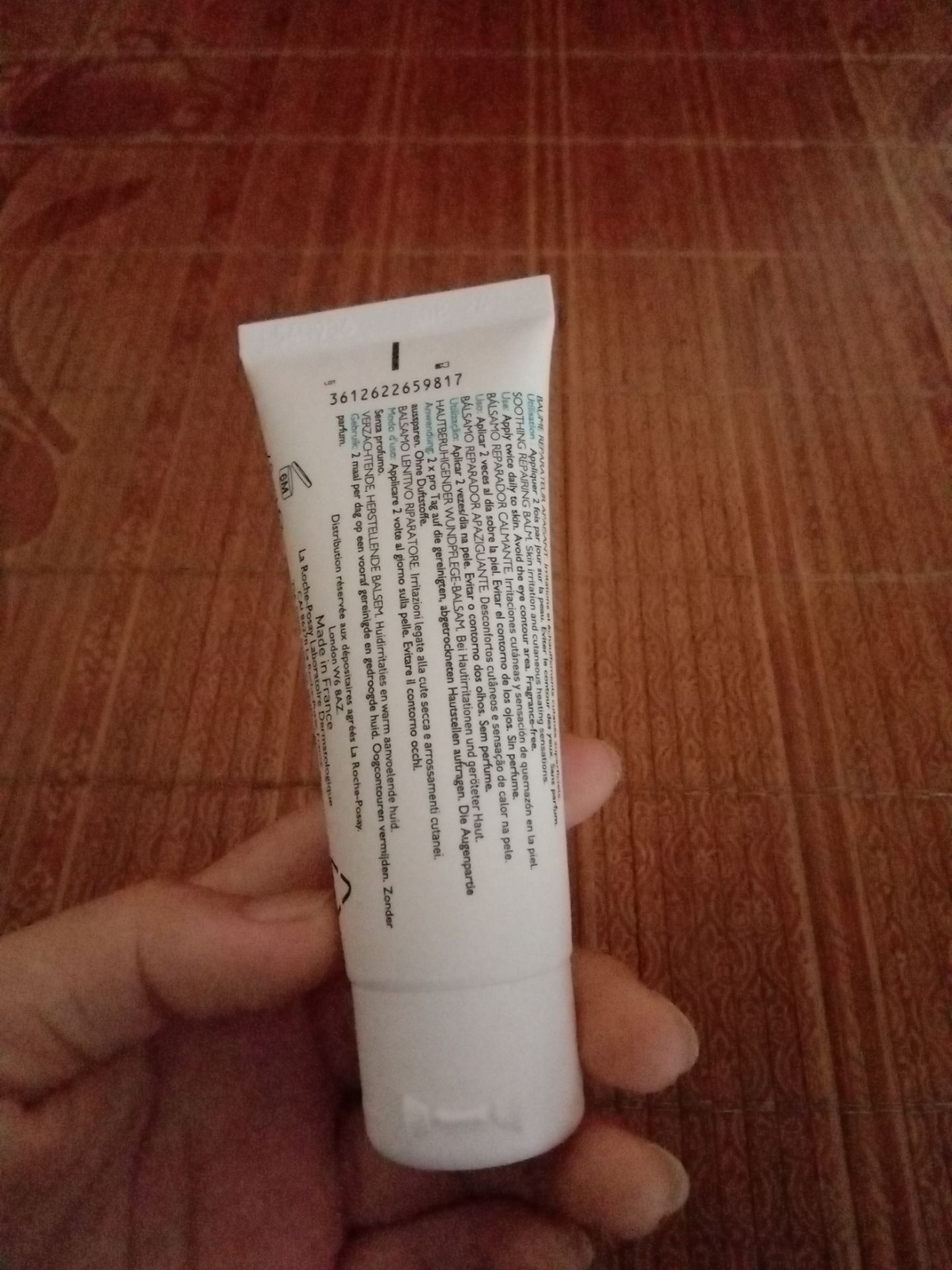 Giao hàng nhanh chóng, đóng gói cẩn thận, sản phẩm còn nguyên niêm phong, không bị móp méo do vận chuyển. Nói chung về mặt hình thức xứng đáng được 5 sao, còn về chất lượng thì mỏng nhẹ, thấm nhanh, không nhờn rít.