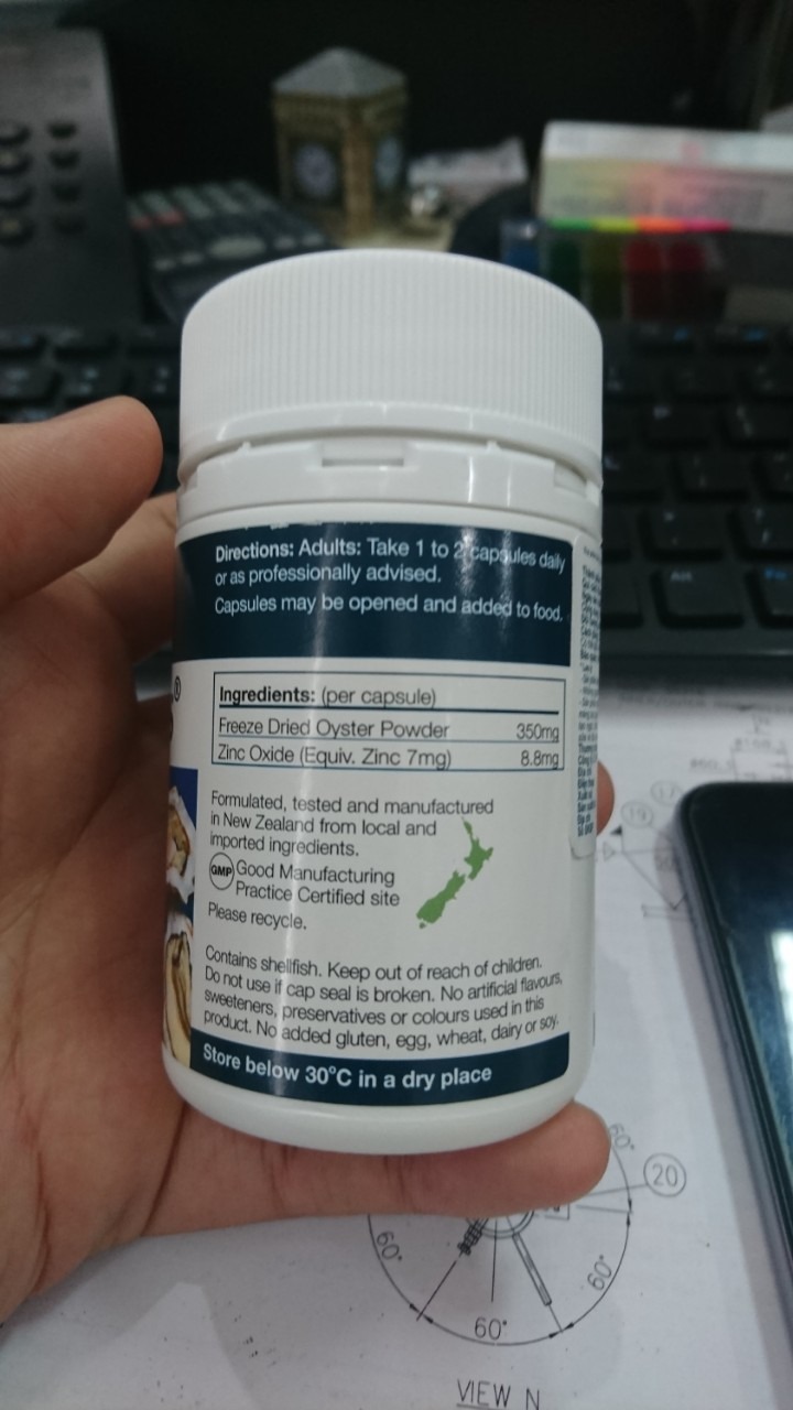 Mình đang băn khoăn về lọ TPCN này nhận hàng từ shop,
Trên lọ không có tem dán như trên hình quảng cáo, dù bên dưới có bạn review chụp ảnh có tem.
Ngoài ra, đây là sản phẩm nhập khẩu về Việt Nam cũng không có hộp đựng, chỉ có cuốn một lớp nylon chống va đập.
Shop/Tiki vui lòng làm rõ giúp.
Tạm thời mình để 2*