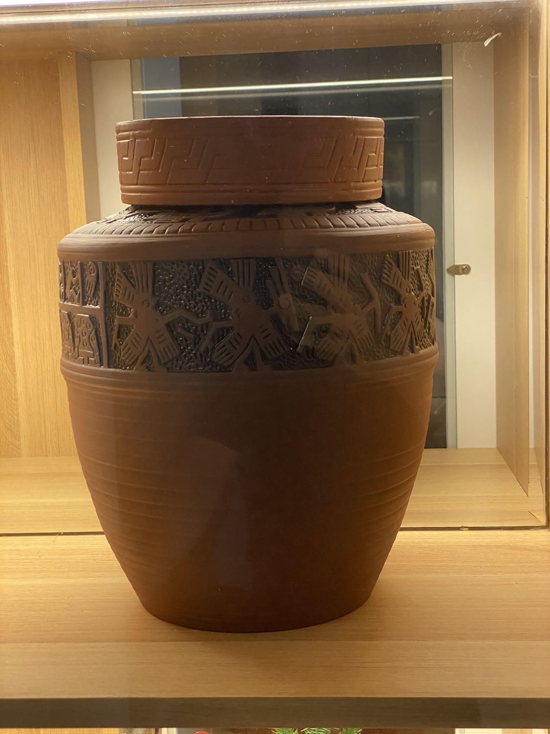 Hàng ổn, hoàn thiện tốt, nắp có chống va đập thì ổn hơn