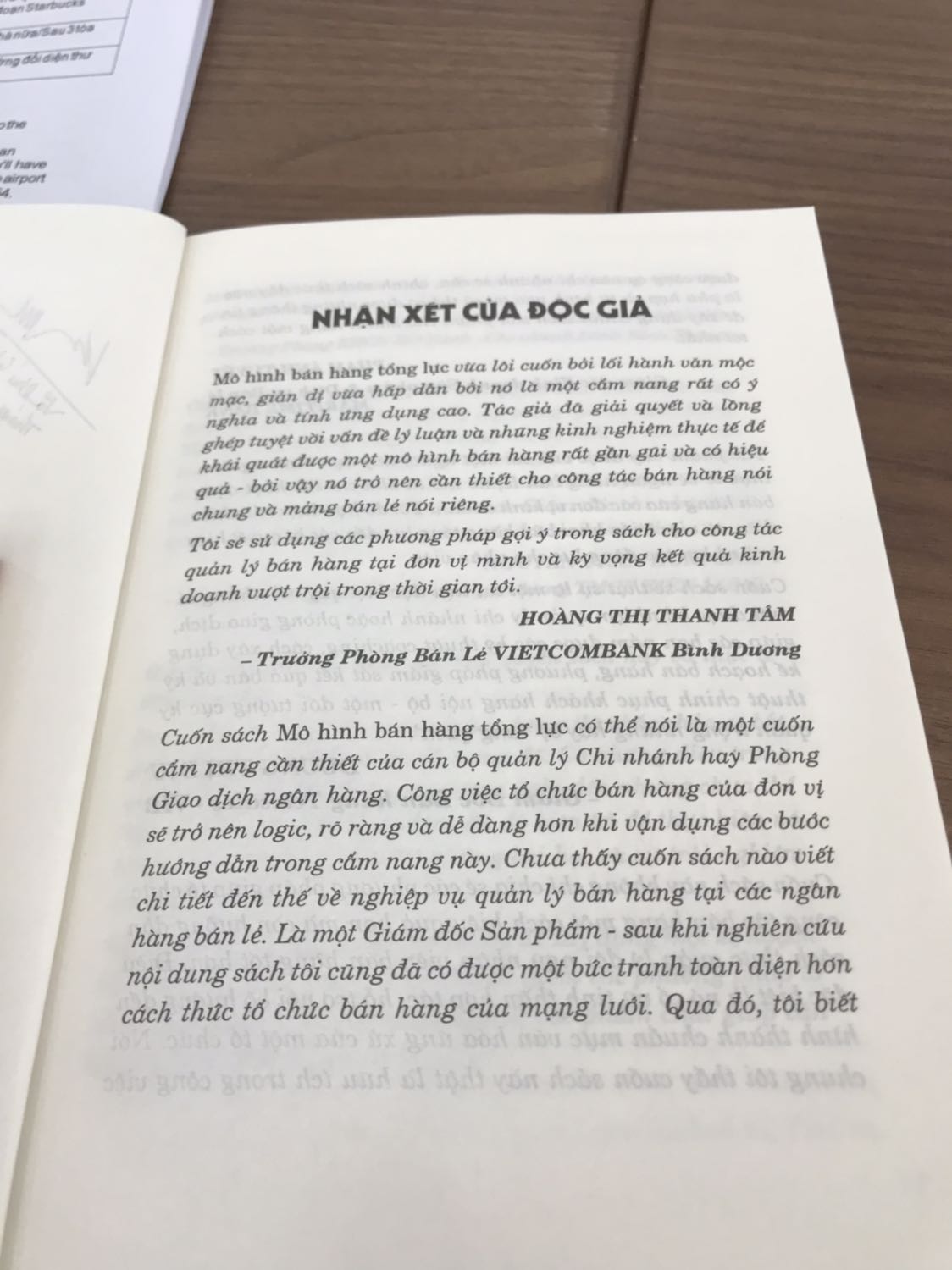 Một ngày đẹp trời, tôi lướt *** thấy tên của một người Anh (Anh Ngô Minh Nhựt- GĐ VCB Tân Định) người mà tôi thần tượng bấy lâu được tab vào 1 bài viết của tác giả. Tôi tò mò tìm hiểu tác giả này là ai? Sau cuộc “soi” tôi biết được anh là 1 chuyên gia bán hàng có kinh nghiệm, một Quản lý và tư vấn cấp cao cho 1 ngân hàng bán lẻ hàng đầu Việt Nam, anh cũng là 1 friend trong nhóm của cô Trần Thanh Phương Nghi, một chuyên gia đào tạo mà tôi  có cơ hội tham gia lớp học của Cô.
Để thoả sức tò mò của mình, tôi quyết định mua 1 lần 4 cuốn sách mà tác giả đã viết (Đừng cố gắng Bán hãy giúp khách hàng Mua, Khách hàng là một mối quan hệ không phải là một giao dịch, Mô hình bán hàng tổng lực, 4 quy luật bất biến trong bán hàng).
Sau khi nhận sách, tôi chọn lấy 1 cuốn và đọc 1 lèo trong vòng 1 ngày đã ngấu nghiến xong 1 cuốn. Qua những gì tác giả chia sẻ, tôi đã mở mang thêm nhiều thứ, tôi sẽ áp dụng những điều tâm đắc trong 4 cuốn sách này vào công việc, hy vọng sẽ có thêm nhiều trải nghiệm quý giá.
Để nhân rộng tầm ảnh hưởng của 4 cuốn sách này, trong thời gian tới tôi sẽ mua vài cuốn để tặng cho các nhân viên, các đồng nghiệp của tôi, mong muốn họ sẽ áp dụng và chi sẻ những trải nghiệm của họ để tôi có thêm những kiến thức và case study trong việc hành nghề của mình.
Chúc mọi người luôn vui vẻ và hạnh phúc..?❤️