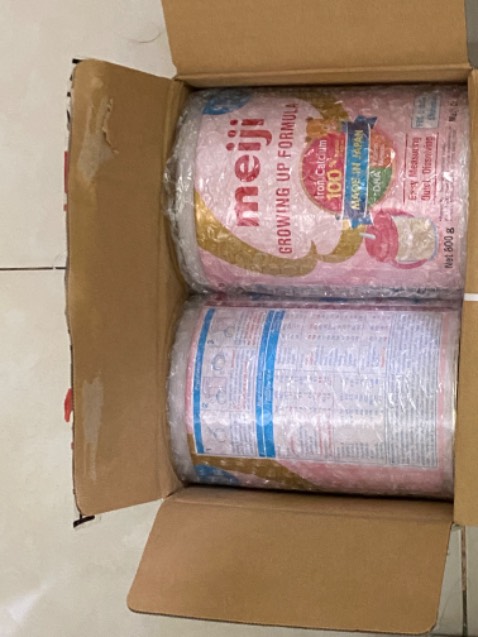 Đóng gói kỹ, giao đúng ngày báo mà vẫn ko kịp cháu mình về ĐL :( (mình đã mong giao kịp buổi sáng để trưa cháu bay mà ai dè cháu bay rồi là sữa mới tới) 😅 hạn sử dụng còn xa, tem đầy đủ. Shipper vui vẻ thân thiện nhiệt tình, thanks all