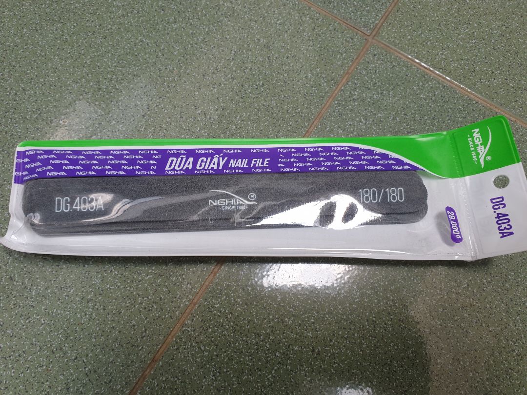 Sản phẩm tốt, giao hàng nhanh, đóng gói chỉnh chu, rất nên mua ạ. Dũa giấy mua ở chợ chưa dùng đã tróc hết nên mình đầu tư luôn sp của Kềm Nghĩa, dùng rất thích luôn.