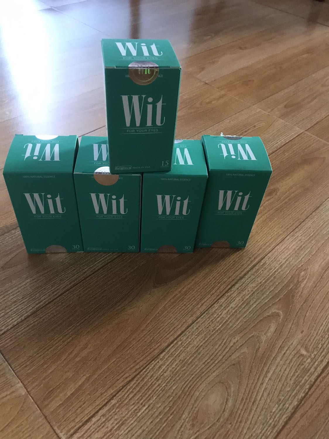 Năm sao cho hàng chính hãng mua 4 tặng 1 chưa dùng chưa biết nếu tốt mình sẽ ủng hộ shop lần sau cô nhân viên thân thiện