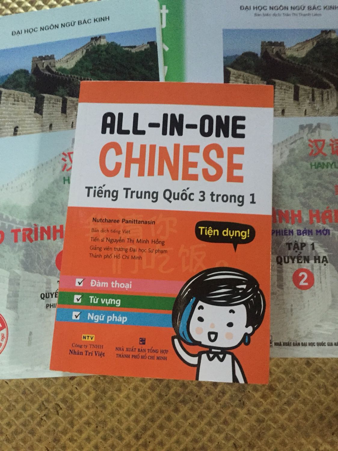 Giao hàng đầy đủ, ship khoảng 5 ngày được, đợt này ship hơi lâu đợt trước mất có 2 ngày chắc tại dịch, mà nói thật lần này shop gói hàng chán không chịu được, gói lỏng lẻo, băng dính từa lưa hết, chẳng hiểu kiểu gì :))) trừ 1 sao hy vọng lần sau shop rút kinh nghiệm