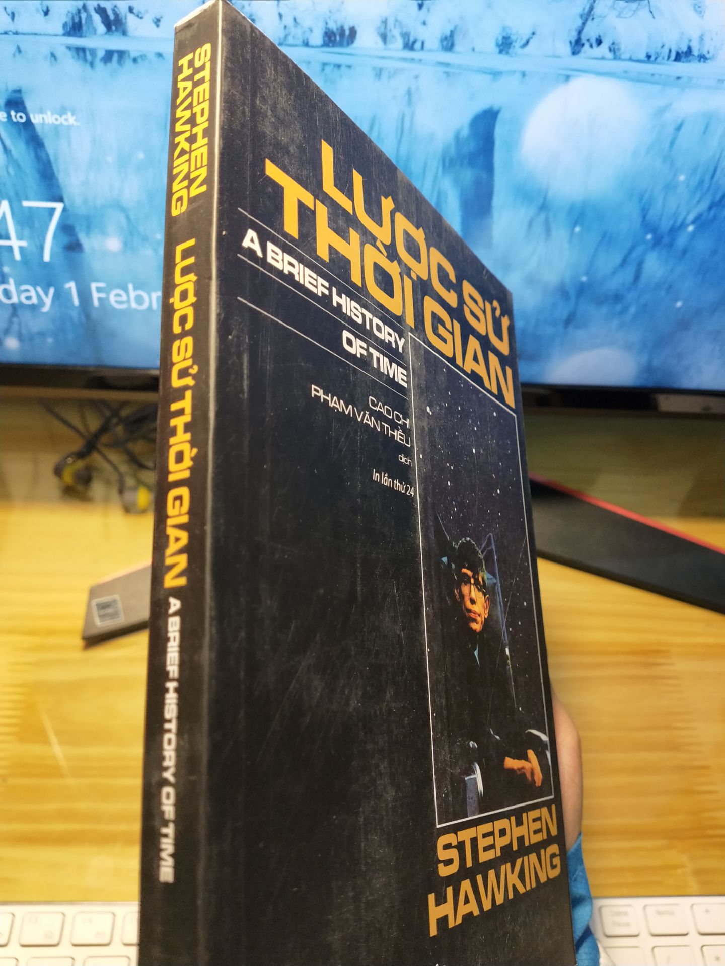 Mình nhìn mà mình chán á. Không hiểu sao sách lại bị xước đến mức này luôn.