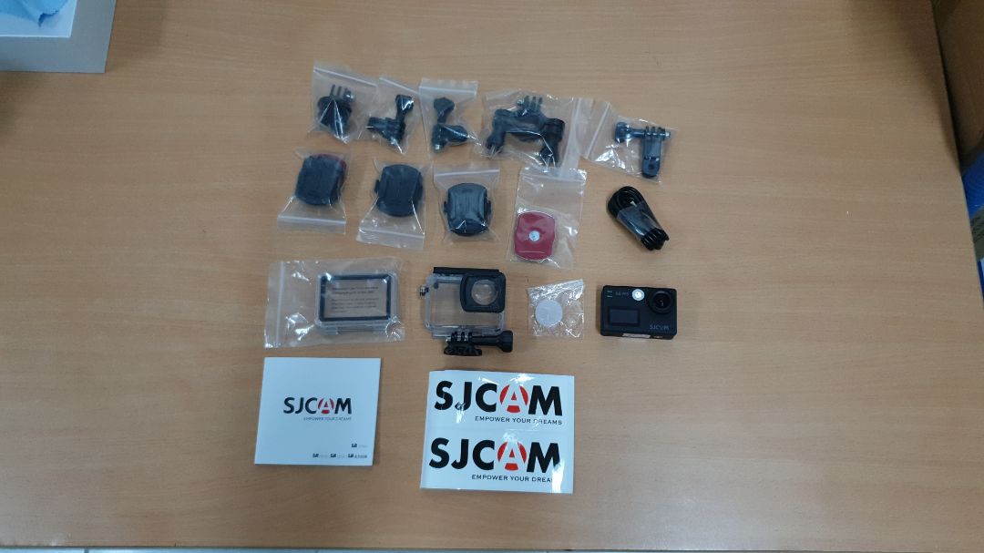 giao hàng nhanh, mình đặt ngày 9 thì 11 đã nhận được hàng, sản phẩm đóng gói kỹ càng, sản phẩm có phụ kiện kèm theo, mình mua với hình thức trả góp bằng thẻ sacombank, sản phẩm đúng miêu tả, cần thời gian trải nghiệm nữa là ok!
mình có quay lại quy trình giao nhận hàng, các bạn tham khảo và yên tâm khi giao dịch nha!
https://youtu.be/md7qO-icYCs , mình sẽ sử dụng 1 thời gian và phản hồi tiếp.