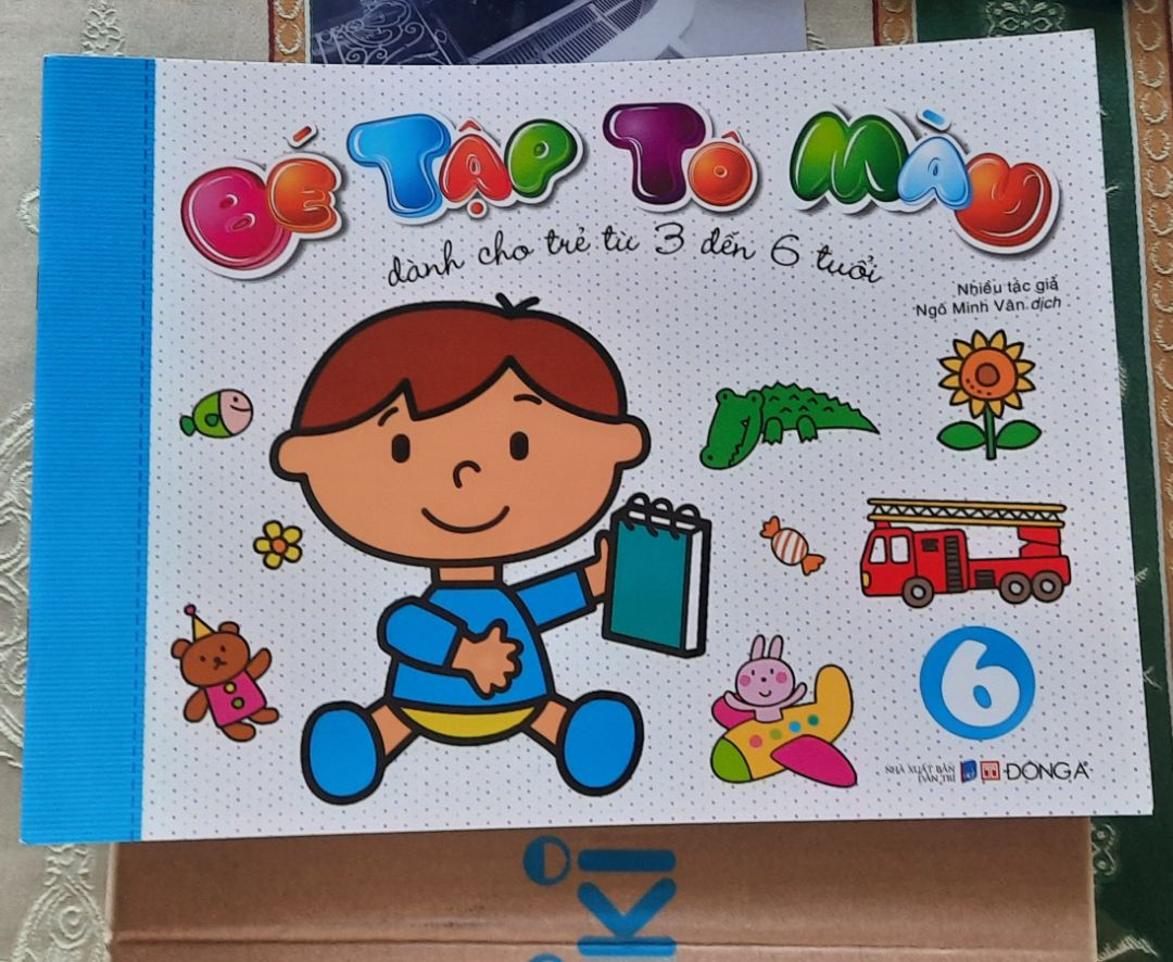 Sách in khá tốt, nội dung thu hút bé nhỏ, giúp bé đẽ dàng tô màu, làm quen với màu sắc. Giao hàng nhanh, giá tốt.