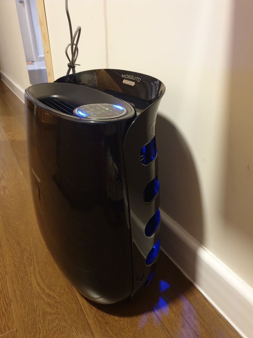 Đóng gói rất cẩn thận. Máy màu đen tuyền đẹp. Lọc êm,  thường mua máy lọc sợ tối ồn khó ngủ nhưng máy của Sharp rất êm,  lại có thêm chế độ bắt muỗi nữa quá tuyệt. Đây quả là sự lựa chọn tốt cho ai đang tìm máy lọc không khí.