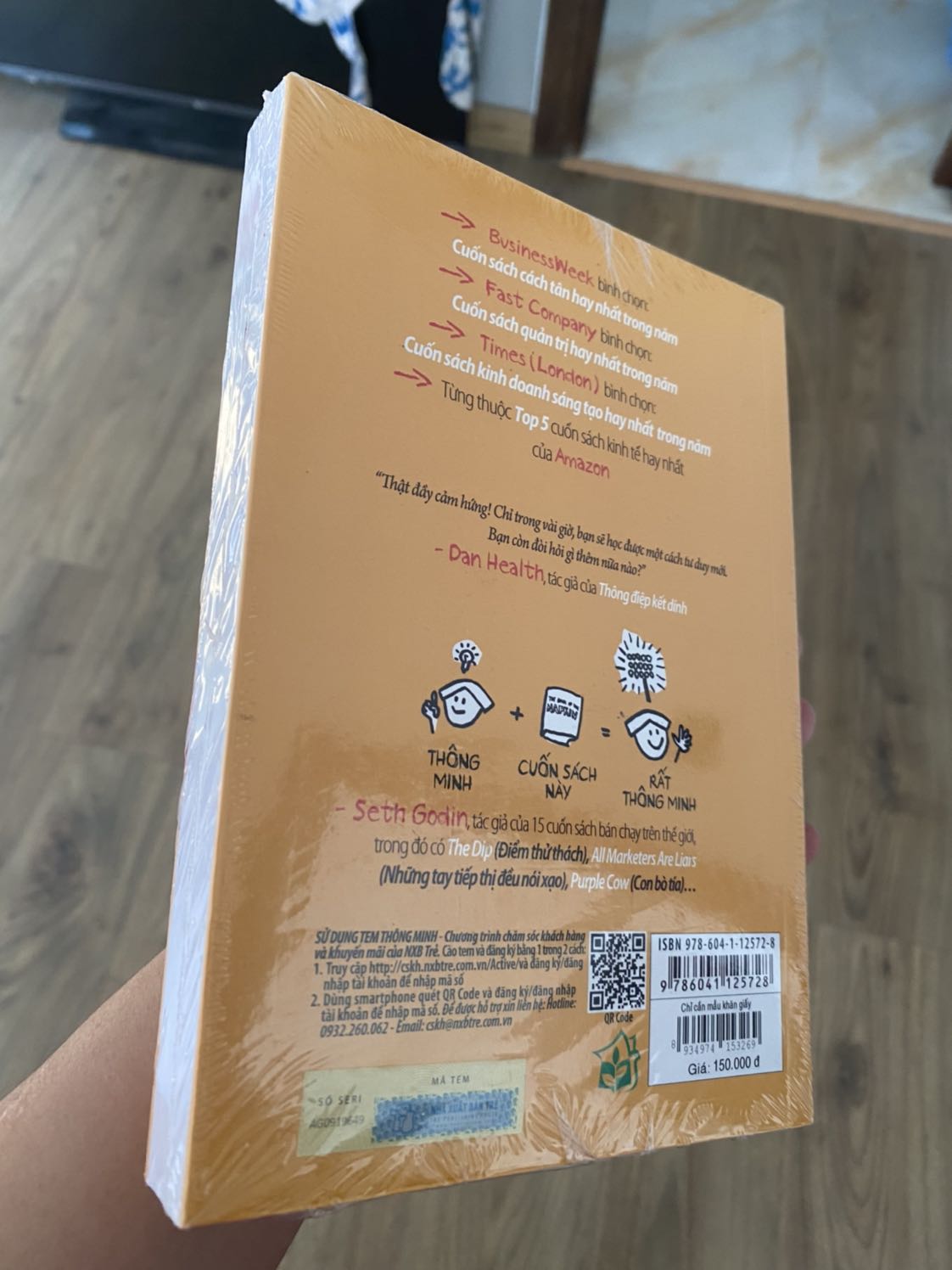 Giao sách nguyên seal. Mới đẹp. Mình mua gói Tiki now 1 năm nên được ưu tiên giao hàng nhanh chóng. Không biết có được ưu tiên lựa sách đẹp hơn không. Nhưng cầm sản phẩm trên tay rất ưng. ?