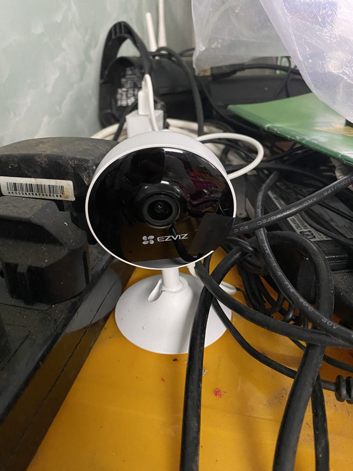 Sản phẩm camera ezviz sử dụng trong nhà nhỏ gọn tránh bị mọi người để ý, giá thành rẻ nhưng chất lượng cao, mình sử dụng và cài đặt dễ dàng.