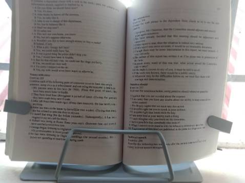 Hàng ưng ý, mới và đẹp như mô tả, có bị trầy sơn ở 1 góc không đáng kể.
Shop rep tin nhắn và soạn hàng nhanh, có kèm thư cảm ơn, ship bắc- nam hơi lâu hơn dự tính chắc do ảnh hưởng dịch.
Sách mình to và khá nặng (~1200 trang) vẫn đỡ tốt, phần kẹp hơi nhỏ, khá chắc. 
Chúc shop bán đắt