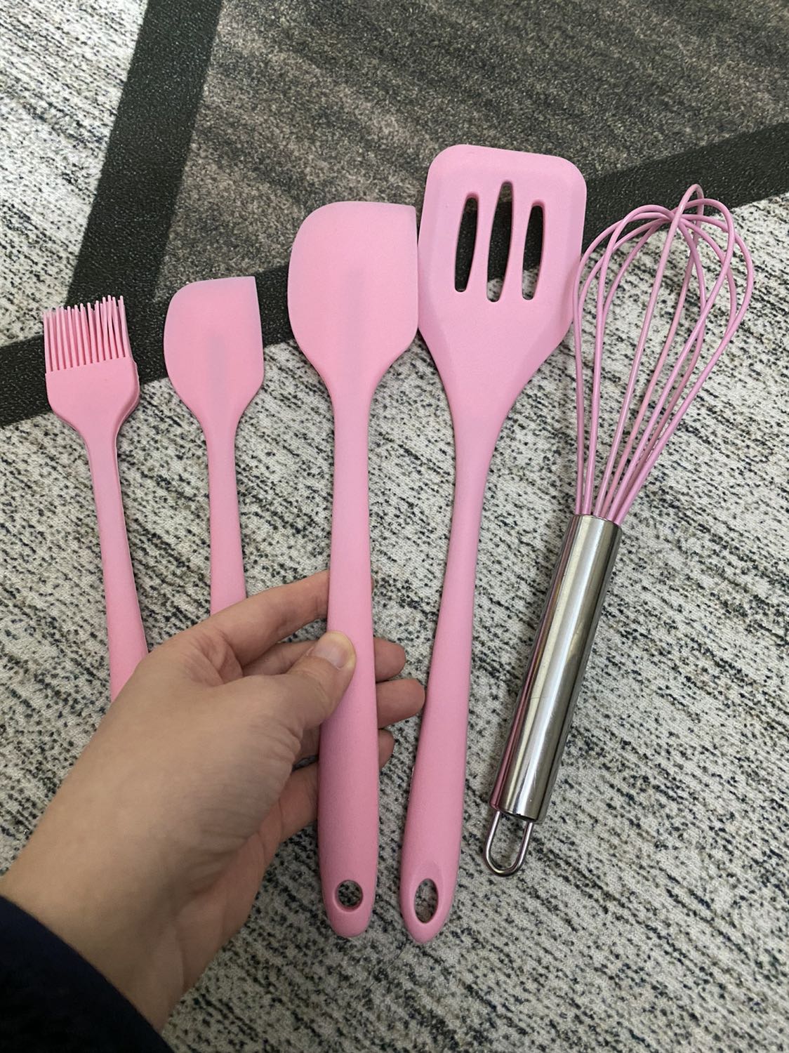 Hàng dày dặn, giống hình, ban đầu hơi có mùi silicon chút nhưng rửa đi là hết!
Nói chung giá cả hợp lý, được 5 món cũng khá hữu dụng 👌 Hàng dày dặn, giống hình, ban đầu hơi có mùi silicon chút nhưng rửa đi là hết!
Nói chung giá cả hợp lý, được 5 món cũng khá hữu dụng 👌