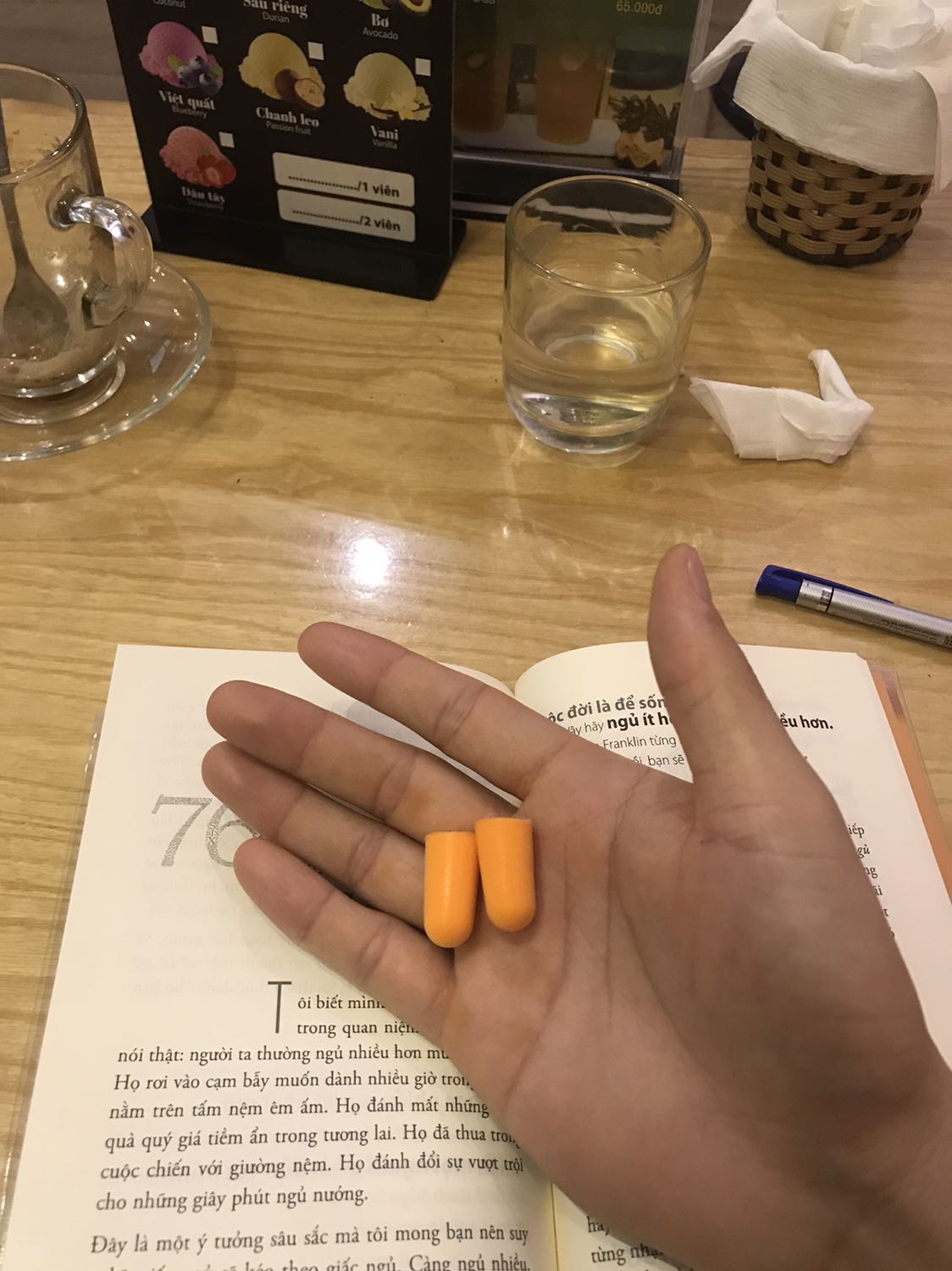 So với giá tiền thì chất lượng sản phẩm oke nhé các bạn trống ồn khi đọc sách tốt nhưng đi ngủ ko quen hay sao ấy khá khó chịu