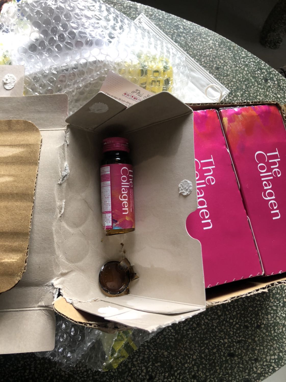 Giao hàng tới nơi bể .hàng dể vở mà đóng gói k tốt nên gửi tới người nhận k đc ok lắm.mua hàng kiểu này lần sau k dám mua nữa ln.