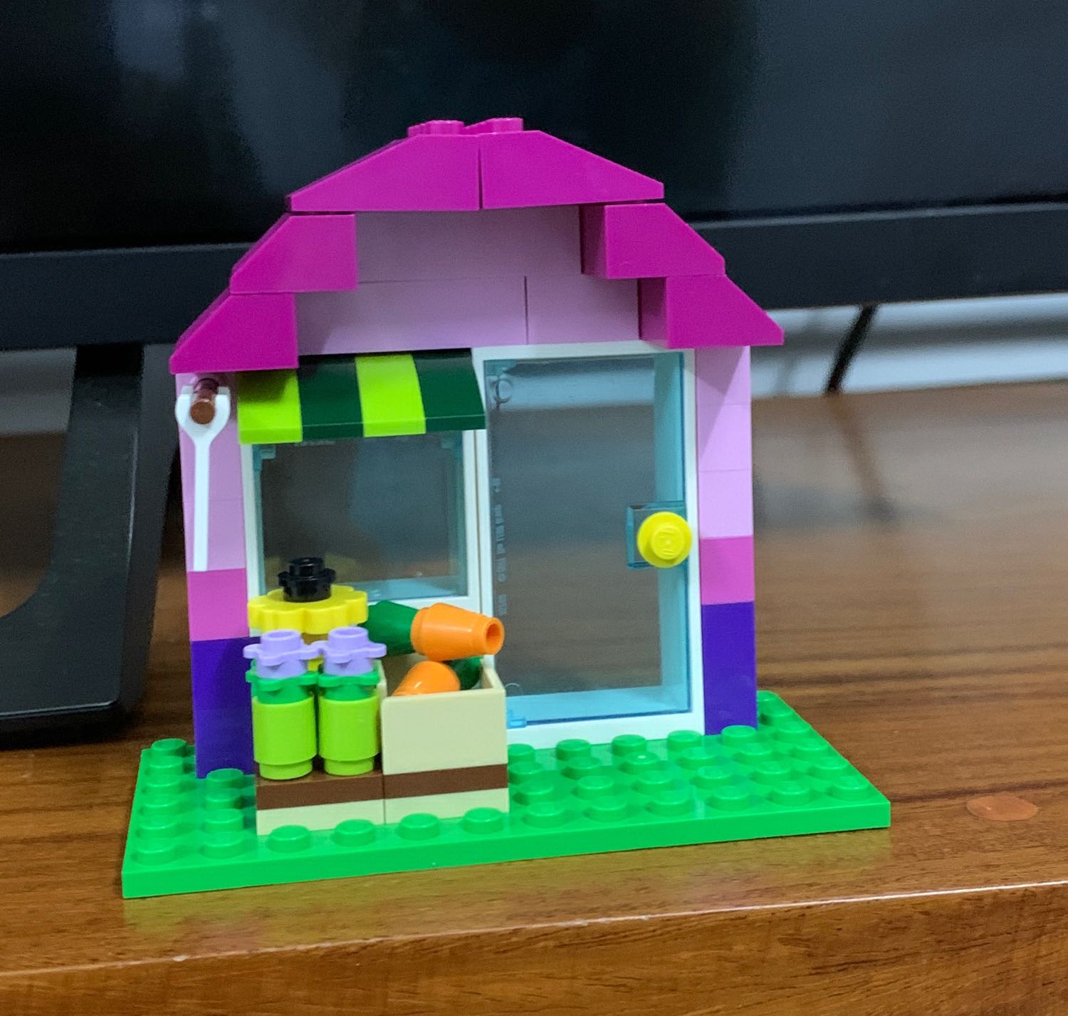 Vì sao bộ đồ chơi Lego Classic lại hút trẻ thích mê