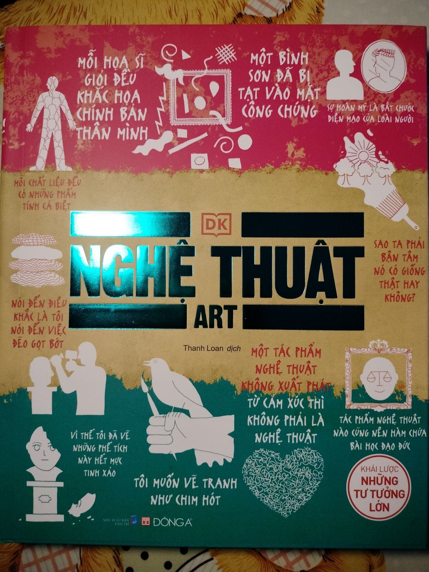 Tuyệt đẹp các bạn ạ, nhất là những trang về nghệ thuật trước thời Hiện Đại đã củng cố thêm sâu nặng lí do tôi chọn gắn bó với nghệ thuật và hội hoạ. Tất nhiên là với cuốn này cần bạn phải tìm thêm tranh của các vị trên, con chữ có thể dùng để diễn giải và giải thích con chữ, như văn học nhưng hình ảnh trông thấy bằng mắt thì khác.