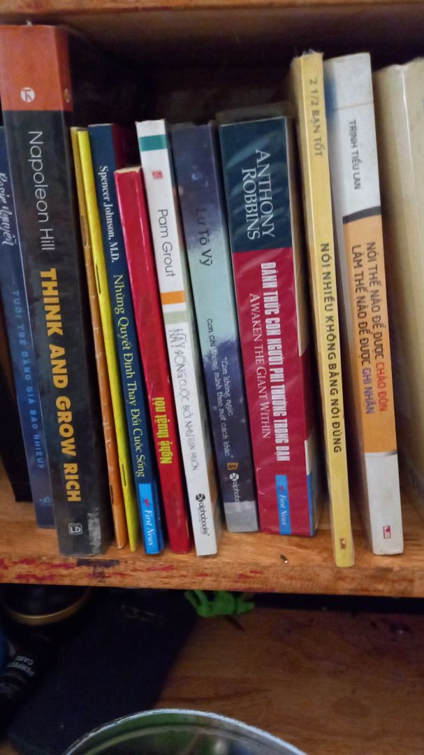 sách chính hãng . lúc nào cũng bao bì kĩ càng.