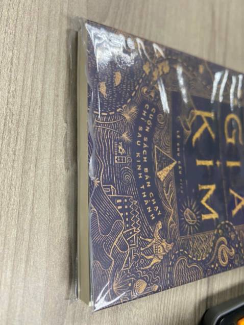 Mình trước giờ chỉ mua sách của Tiki, vì chất lượng và bookcare, sáng nay đặt sách tặng đồng nghiệp nhưng có chút thất vọng vì chất lượng bookcare, các bạn biết hỏng mà vẫn dám dùng bookcare này gửi cho mình.