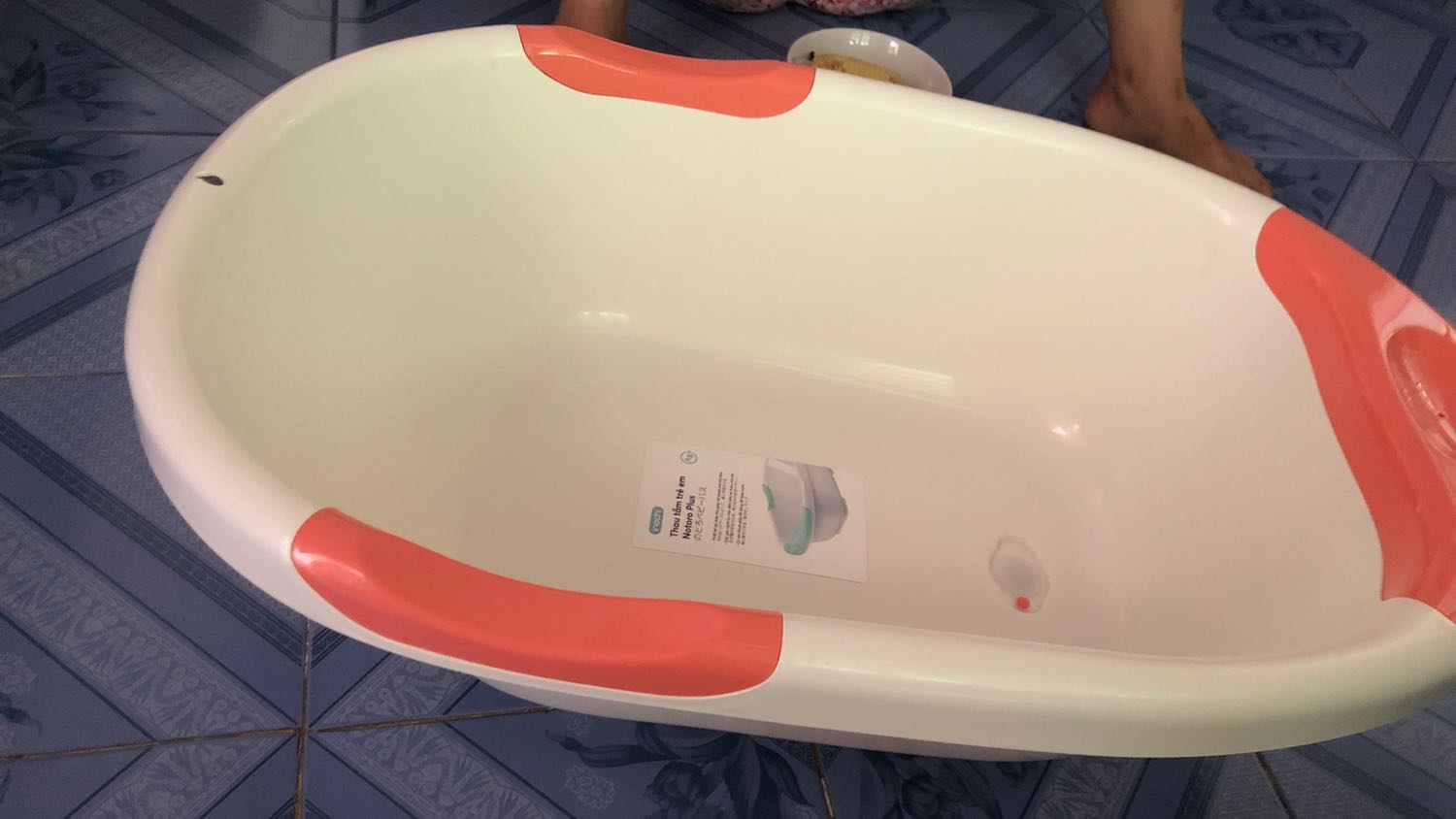 Sản phẩm thiếu chi tiết thiếu bệ tắm k giống với sản phẩm hình ảnh chọn mua