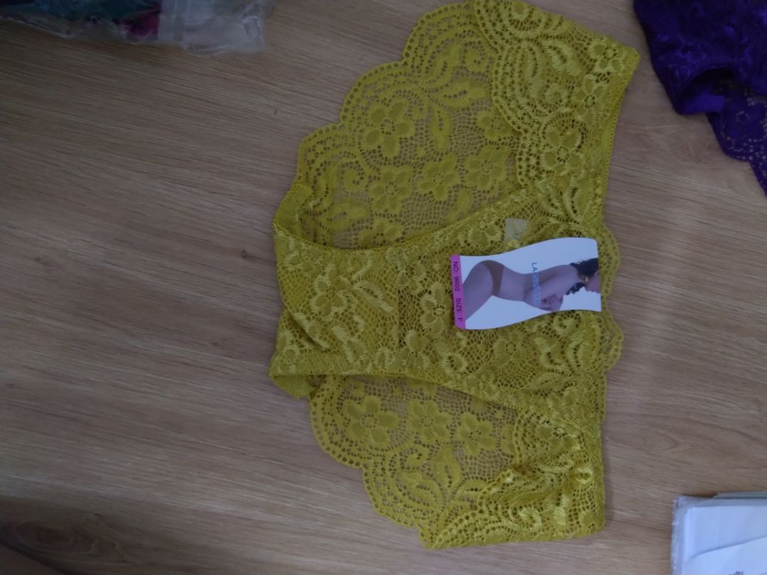 quần co giãn tốt, mặc thoải mái. chất ren dạy dặn. giá cả như vậy là rất ok rồi