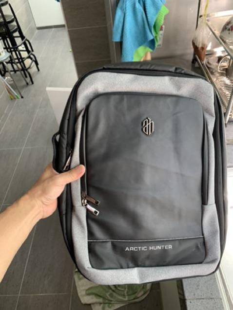 Balo đẹp lắm shop. Laptop mình to 17.3 inch may vẫn vừa luôn. Bên trong còn rất nhiều ngăn rất tiện vì mình hay đi công tác. Tks shop. Rất hài lòng