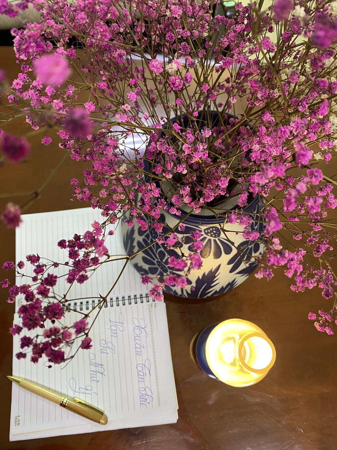 Sp dùng thấy hài lòng, kiểu dáng trang nhã, tiện lợi! Tuy nhiên, khi mình đặt 3 cái cùng 1 đơn hàng thì nên cho khác màu! Hy vọng đặt lần sau được màu đỏ!