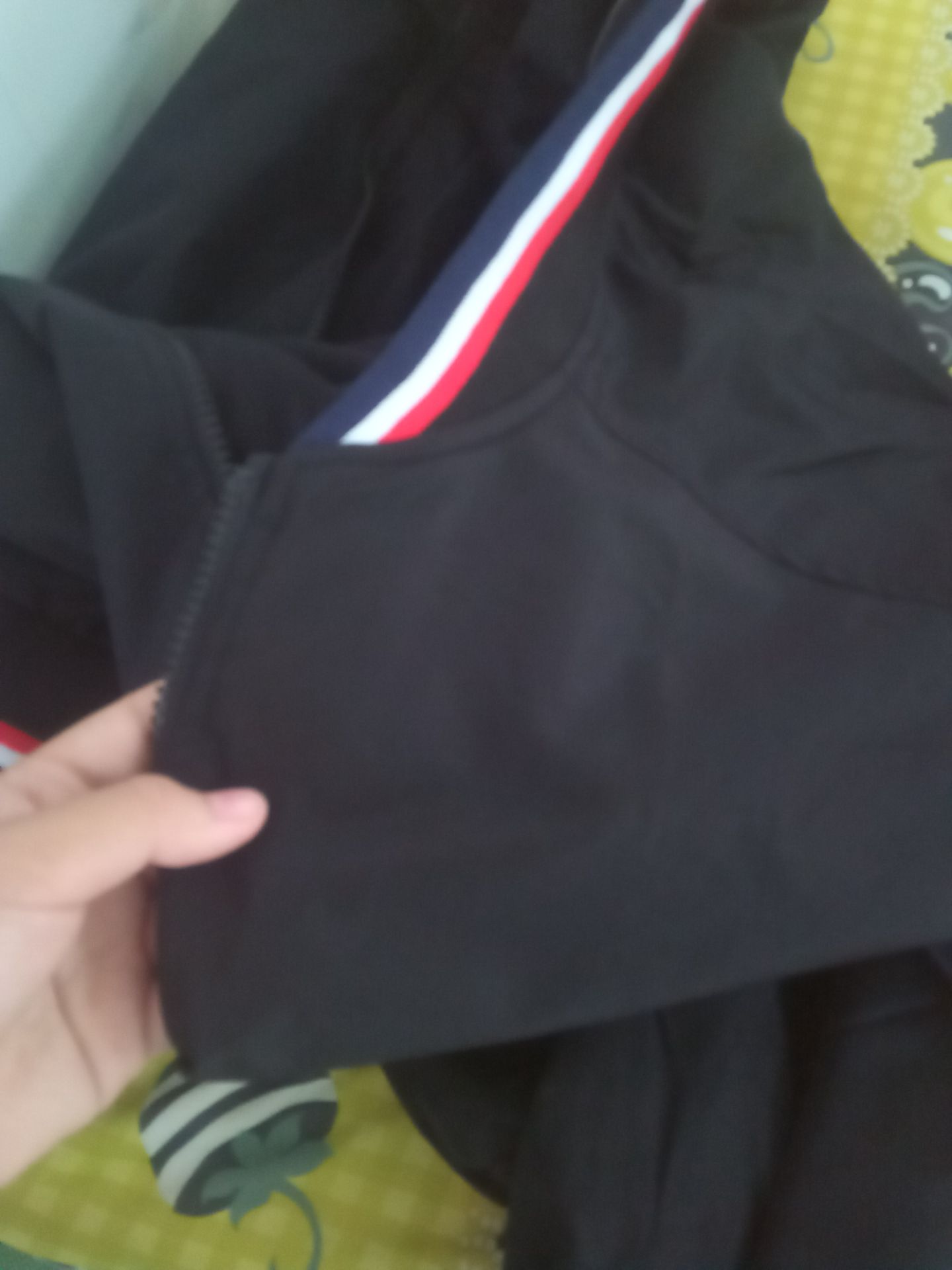 Áo đẹp ,dày, đóng gói cẩn thận , áo còn nguyên team