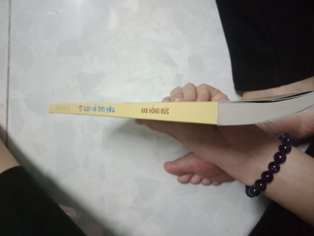 giao hàng nhanh ạ. giấy trơn vàng. đóng gói đẹp giao hàng nhanh ạ. giấy trơn vàng. đóng gói đẹp