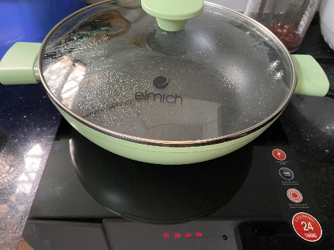 722k tặng bếp lẩu, khá là rẻ rồi, thử thì nồi bắt từ ok, bếp nấu khá nhanh