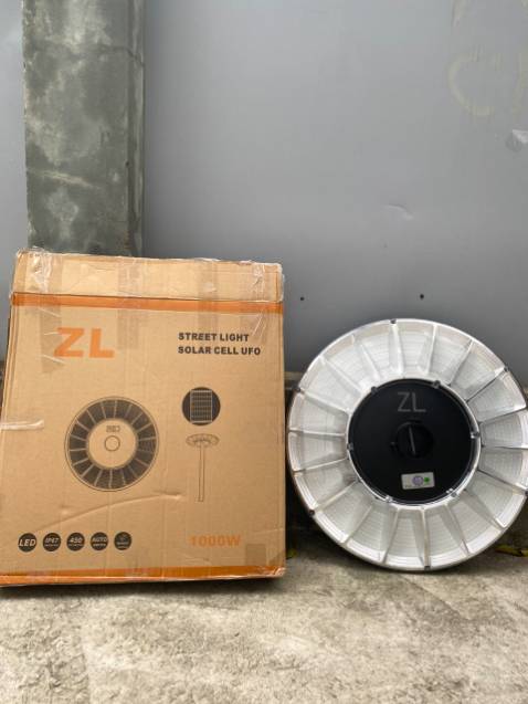 Giao hàng nhanh đóng gói rất cẩn thận chắc chắn. 
Giao đúng sản phẩm lắp lên ánh sáng rất ưng ý , đã ủng hộ shop rồi và sẽ ủng hộ tiếp.