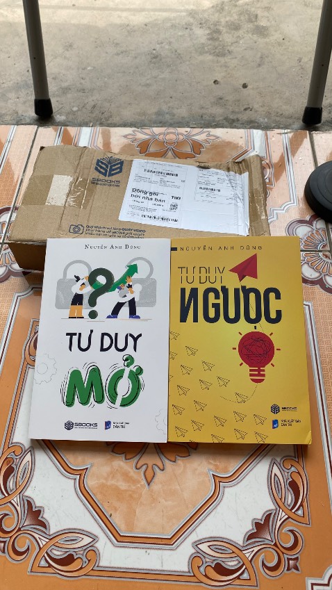 Đặt hàng 2 cuốn sách Biến mọi thứ thành tiền ngày 10/4. Đến ngày 14/4 nhận được không phải là 2 cuốn sách đã đặt mua, mà lại là 2 cuốn sách khác. Cụ thể là 2 cuốn Tư duy mở và Tư duy ngược. Sau đó yêu cầu đổi trả. Ngày 15.4 shiper đến lấy sách mang đi. Đến giờ thấy thông báo trên Tiki đến ngày 4/5 sẽ nhận được hàng đổi trả. Như vậy mua sách trên Tiki từ lúc đặt mua đến lúc nhận hàng theo đúng đơn đặt hàng kéo dài đến 25 ngày. Quá khủng khiếp!