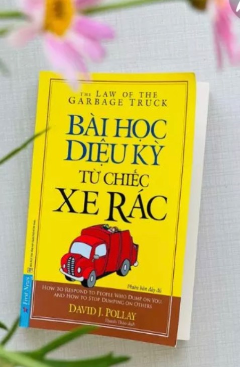 Một quyển sách đỉnh của đỉnh, giúp cho bạn sống hạnh phúc hơn, vui vẻ hơn. 
Thêm quyển Nghệ thuật tinh tế của việc đêch quan tâm nữa cũng hay