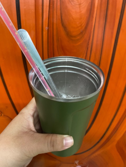 Shop giao đúng màu đúng mẫu, giao hàng siêu nhanh chưa tới 24h. Thấy bên trong ko phải đúc nguyên khối sợ ko giữ đc nhiệt nên hơi lo, nhưng xài mấy hôm thấy cũng ok. Cho shop 5 sao.