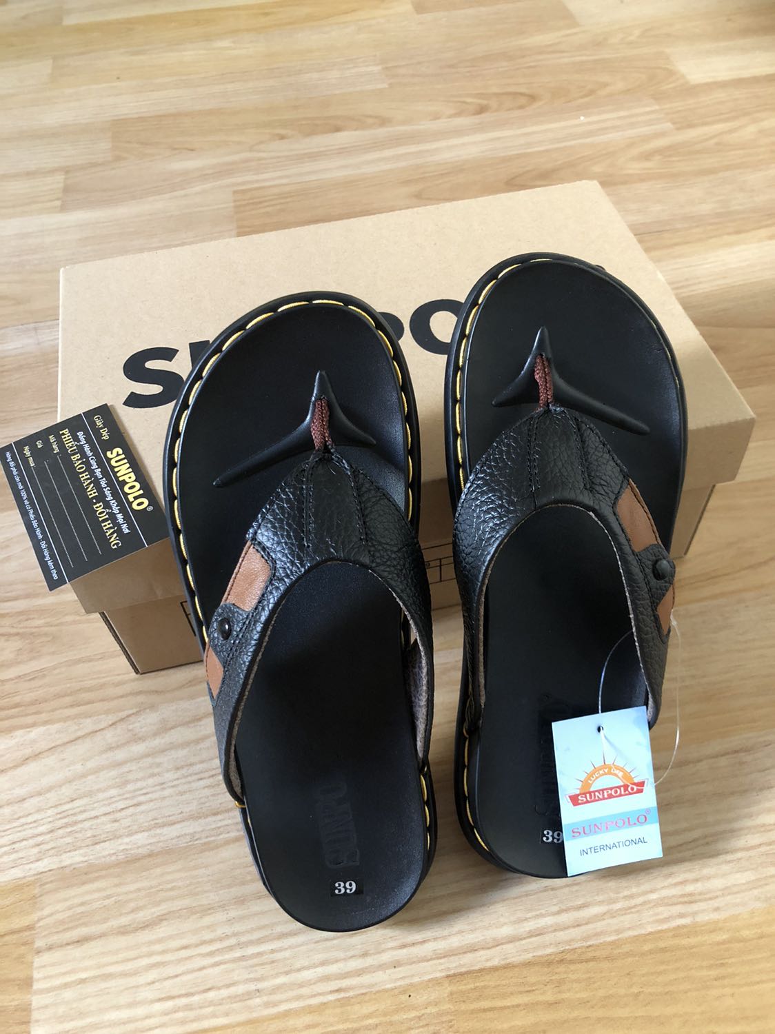 Đóng gói chắc chắn, kích thước chuẩn, khá êm chân có thẻ bảo hành đầy đủ như cam kết, chưa đi nên chưa biết độ bền, nói chung hài lòng. Chúc mừng shop