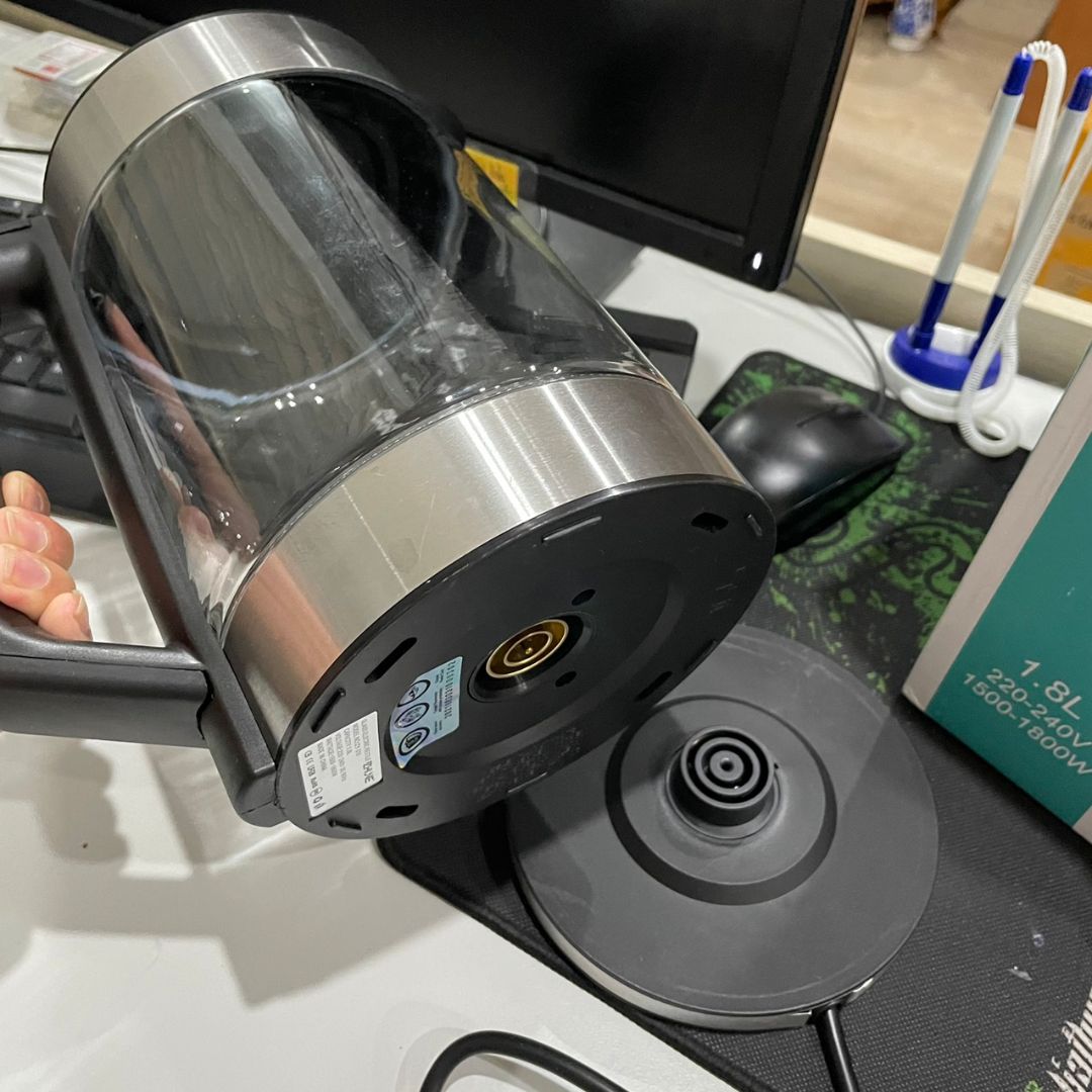 Thấy ấm thuỷ tinh còn có đèn xanh đẹp nên mua về tặng vợ. Vợ mình nhận rất thích : Đươc Shop gói hàng cẩn thận, tư vấn nhiệt tình, chuẩn bị hàng nhanh. Có thẻ bảo hành nữa nên rất ưng, sẽ ủng hộ shop nếu có nhu cầu mua sp khác.