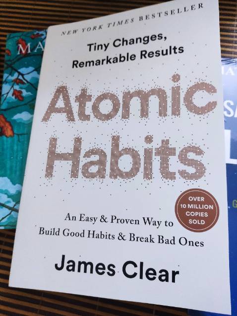 Giao hàng nhanh, đóng gói cẩn thận. Có bóng kính nữa. Sách nhẹ cầm thoải mái