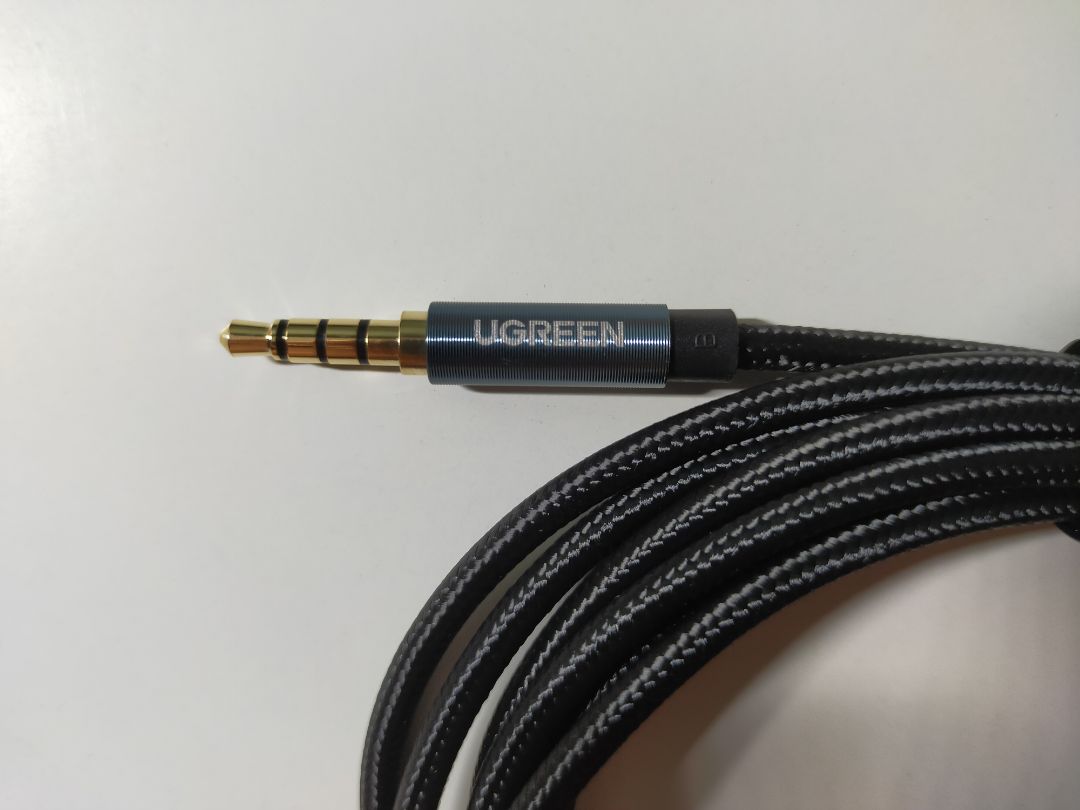 Sản phẩm rất đáng tiền luôn. Có bao bì, nhãn mác đàng hoàng.
 Thân cap nhỏ, bọc 3 lớp chắc chắn. Đầu cap bằng kim loại, mức độ hoàn thiện chi tiết rất đẹp, phần đuôi đầu bằng cao su nhưng dày và ko dễ đứt. 
Cap loại TRRS, kết nối hoàn toàn ngon lành, âm thanh lẫn mic đều tốt.
Bỏ ra nhiều tiền hơn các loại dây nhựa mua ngoài mấy tiệm vi tính 1 xíu mà chất lượng hơn hẳn.