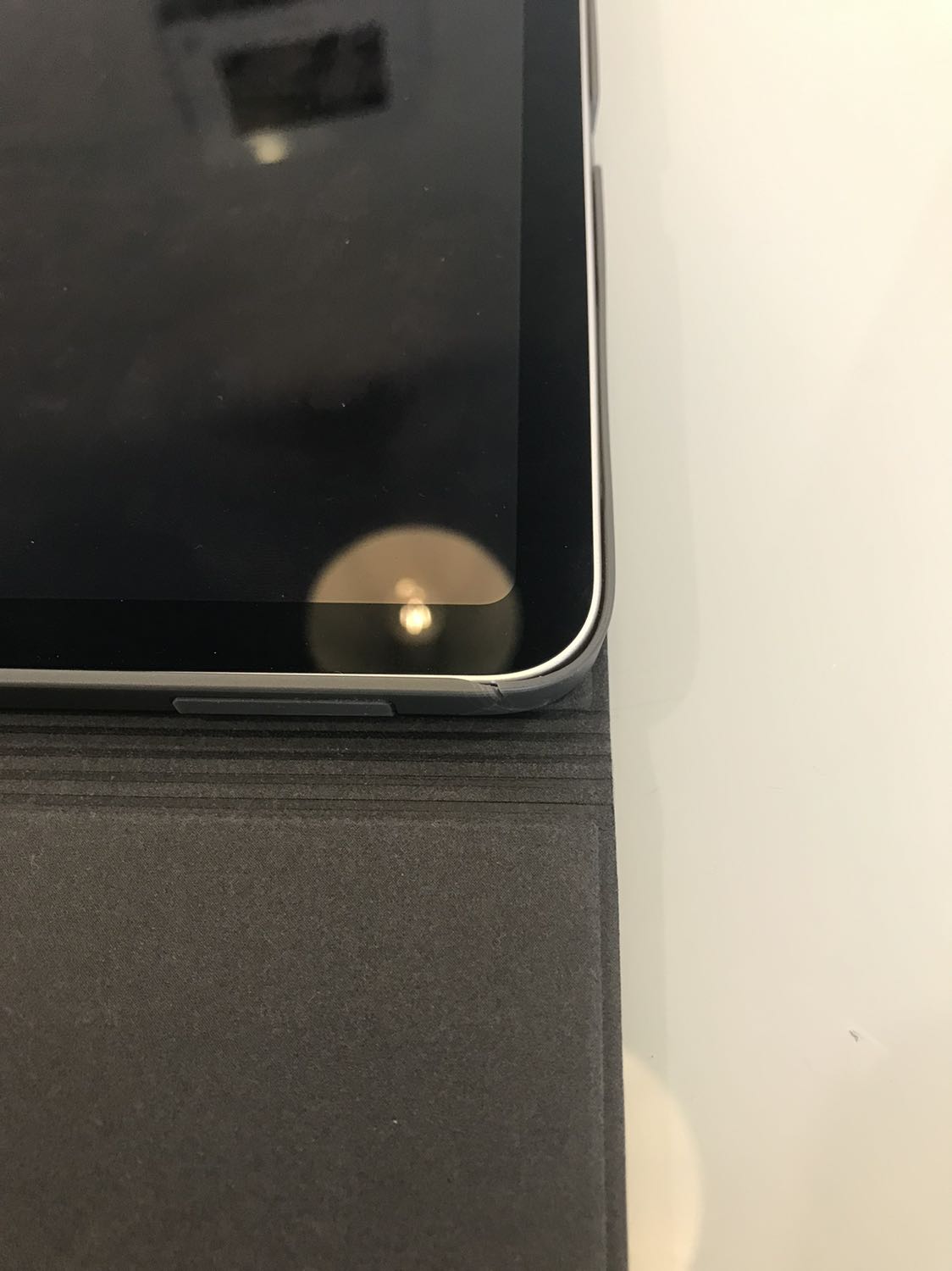 chất lượng rất kém; 
dùng đc 2 tuần vỏ nhựa bị vỡ góc