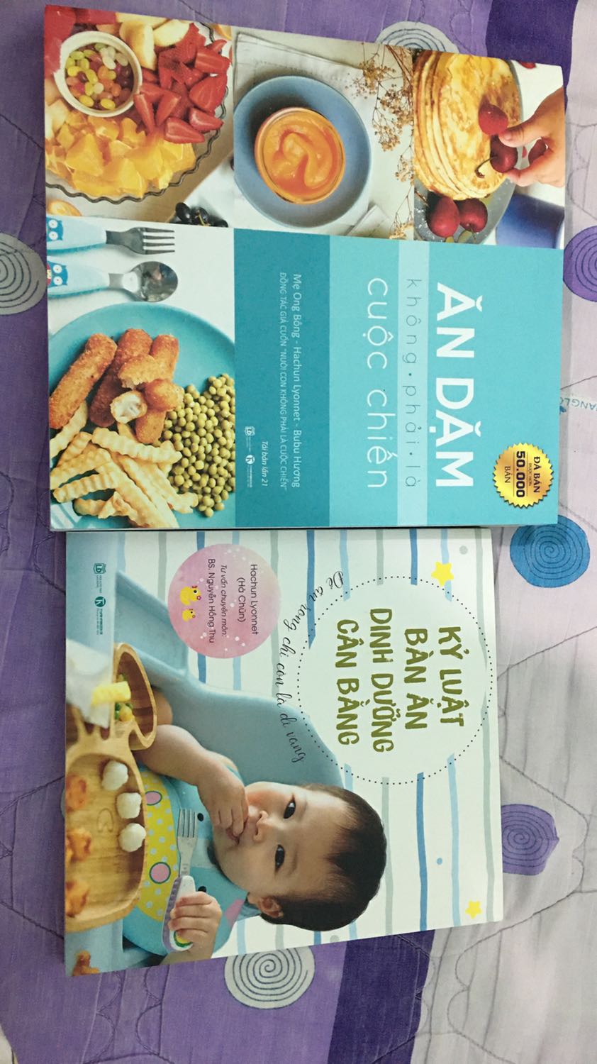 Giao hàng rất nhanh. Sách chuẩn màu sắc đẹp, nội dung viết cận kẽ, chi tiết. Sách khá dày, các ba mẹ nên đọc các cuốn sách này để có thêm kiến thức giúp việc ăn dặm của con đạt hiệu quả.