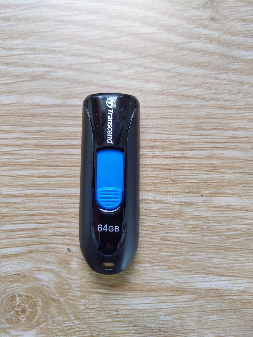 giao hàng nhanh, usb chính hãng nghen mọi ng, mua của tiki phân phối thì an tâm nhé