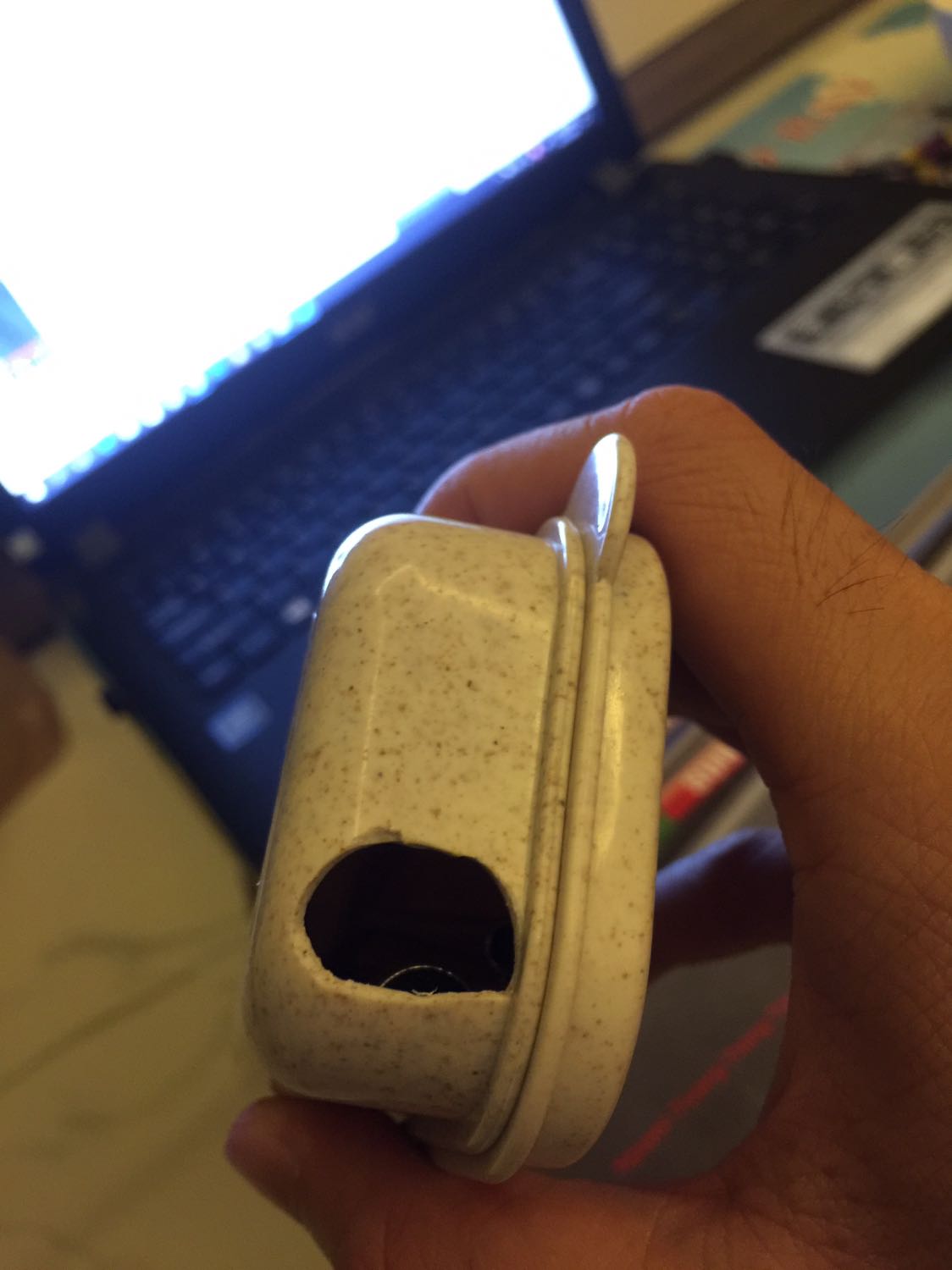 Tiki giao hàng nhanh, sản phẩm nhìn rất tốt đầy đủ như hình như hộp bị nứt ở góc một phần khá lớn, mình cũng không quan trọng cái này, nhưng tiki nên kiểm tra lại sản phẩm trước khi giao, nhiều lúc mình vội nên k kiểm tra sản phẩm ngay tại chỗ được, mình đã đặt hàng ở đây nhiều lần. Hi vọng feedback này sẽ tốt hơn cho các bạn. Cảm ơn tiki